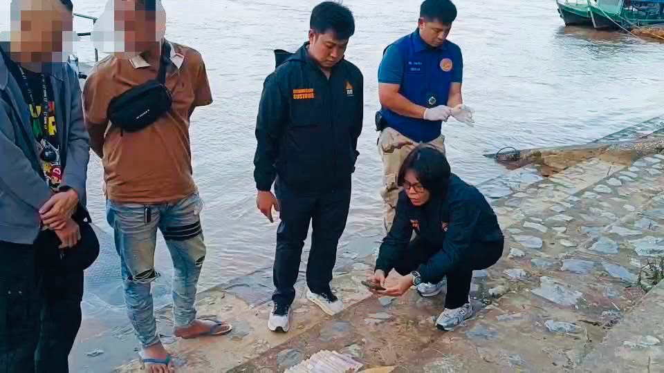 นรข.เชียงรายสกัดจับ 2 ผู้ต้องหาไทย-ลาว ลอบขนเงินสดกว่า 1.3 ล้านบาท เตรียมข้ามแม่น้ำโขง