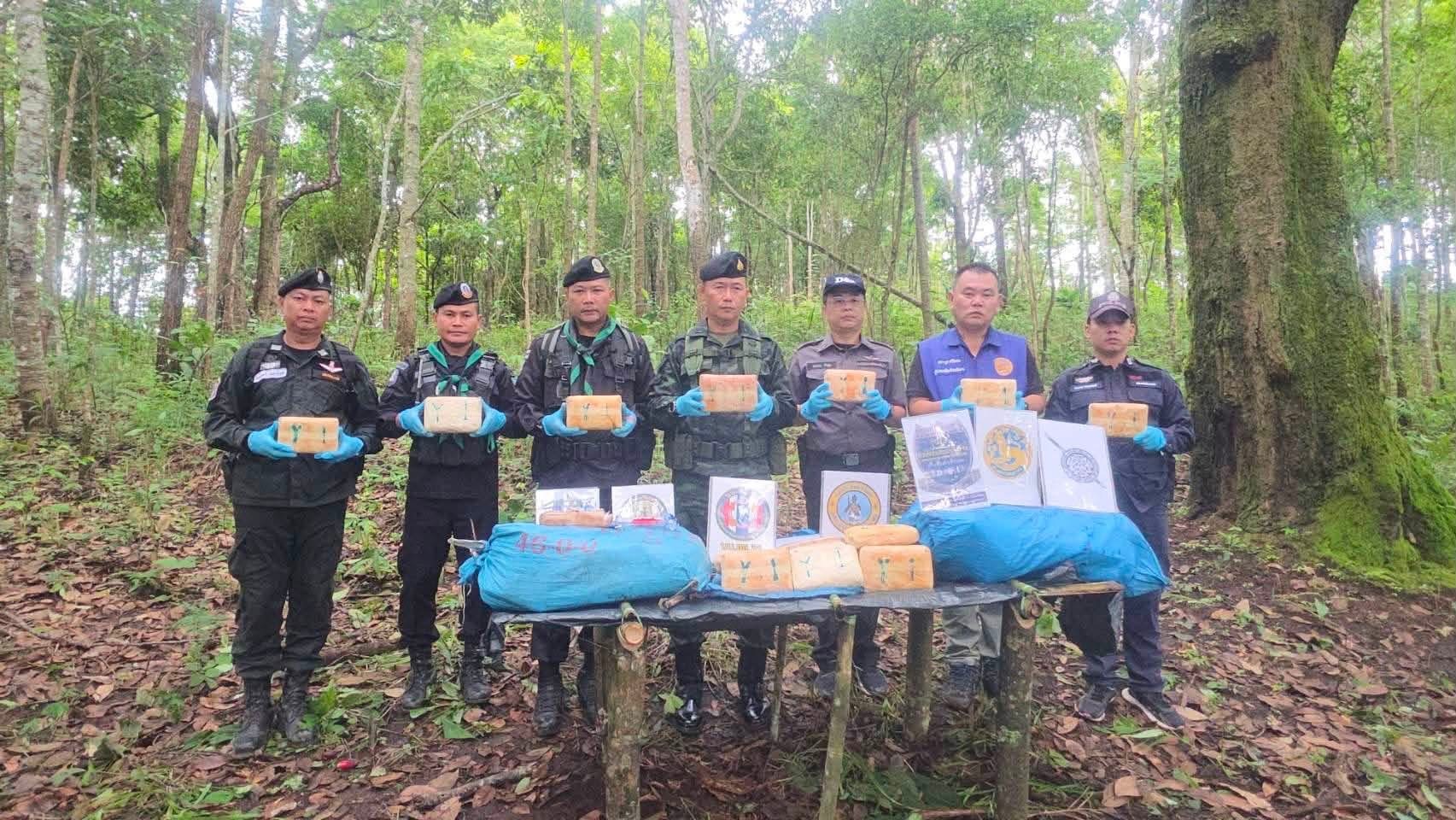 ปะทะเดือดชายแดนแม่ฟ้าหลวง! ทหารผาเมืองวิสามัญ 3 ศพ ยึดยาบ้ากว่า 3.9 แสนเม็ด